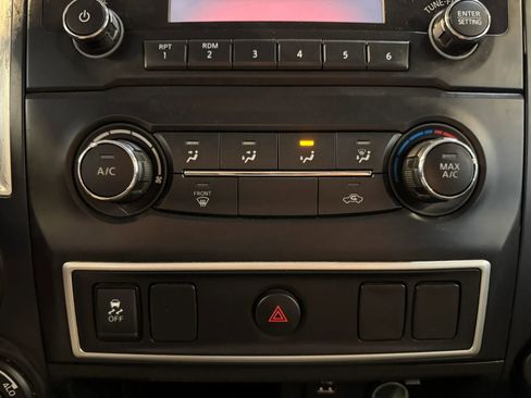Used 2018 Nissan Titan S AWD/4WD image 15
