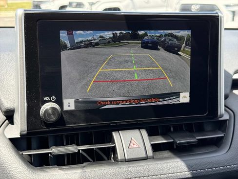 Used 2025 Toyota RAV4 XLE AWD/4WD image 10