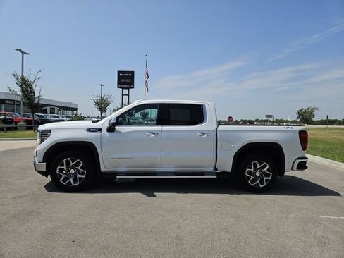 Used 2023 GMC Sierra 1500 SLT w/ SLT Premium Plus Package AWD/4WD image 4