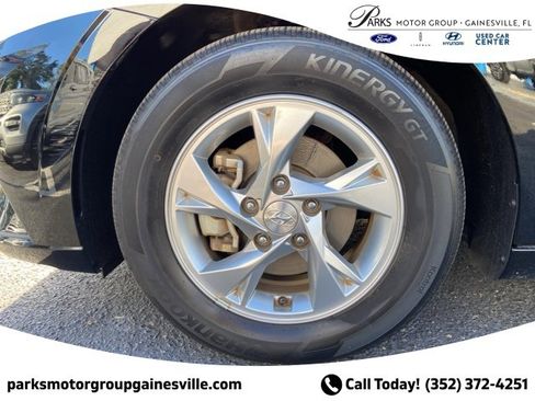 Certified 2023 Hyundai Elantra SE image 9