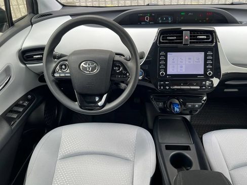 Certified 2022 Toyota Prius LE FWD image 29