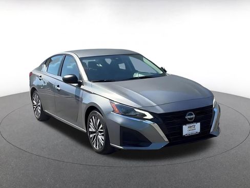 Used 2025 Nissan Altima 2.5 SV image 3