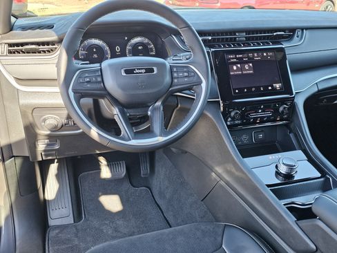 New 2025 Jeep Grand Cherokee L Altitude image 34