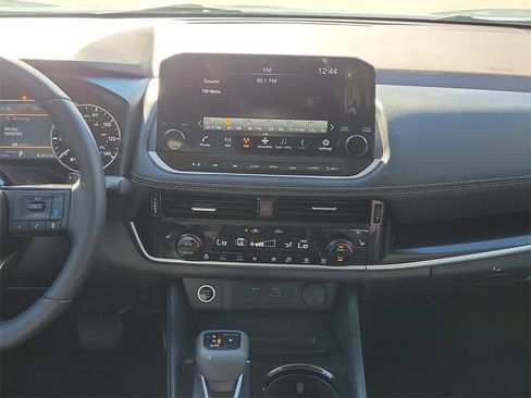 Used 2023 Nissan Rogue SL w/ SL Premium Package image 17