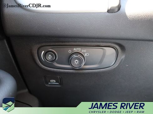 Used 2024 GMC Terrain SLE FWD image 30