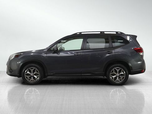 Used 2023 Subaru Forester Premium image 2