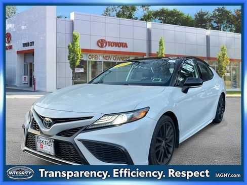 Used 2021 Toyota Camry XSE image 4