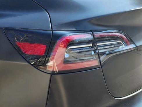 Used 2018 Tesla Model 3 Long Range image 23