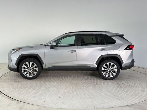 Used 2020 Toyota RAV4 XLE Premium FWD image 2