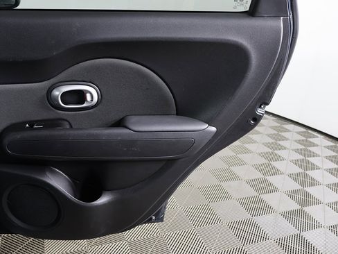 Used 2017 Kia Soul + image 20