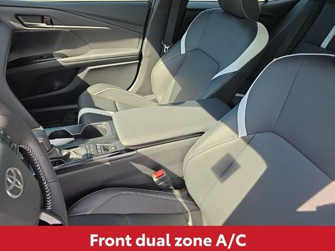 Used 2026 Toyota Camry SE image 18