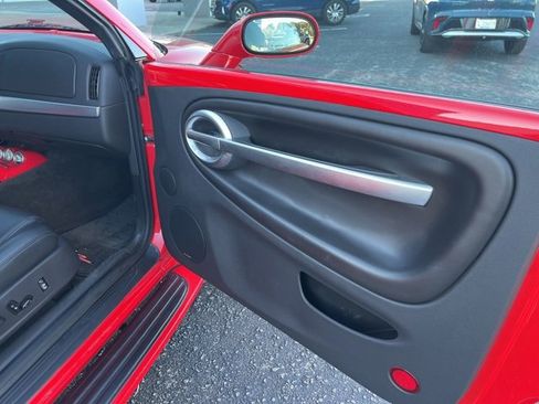 Used 2005 Chevrolet SSR w/ Preferred Equipment Group image 16