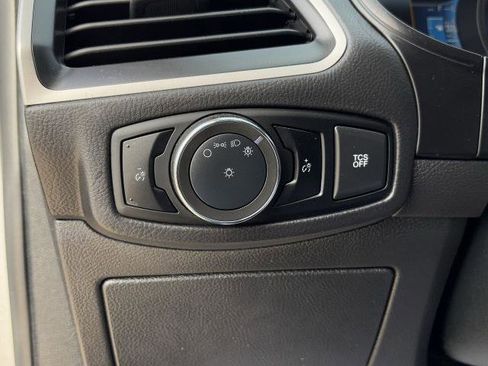 Certified 2024 Ford Edge SE image 21