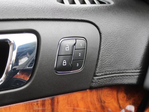 Used 2019 Lincoln MKT AWD image 25