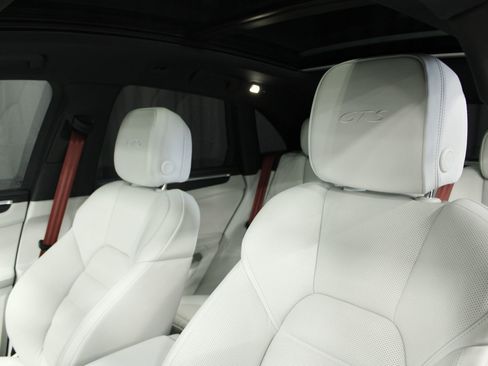 New 2026 Porsche Macan GTS image 5