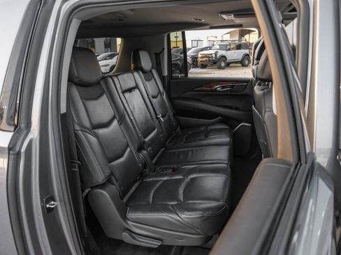 Used 2020 Cadillac Escalade ESV Luxury w/ Escalade Sport Edition image 40