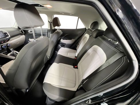 Used 2023 Hyundai Venue SEL image 23