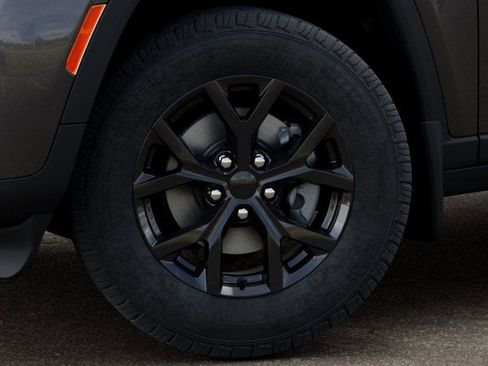 New 2026 Jeep Grand Cherokee Altitude image 8