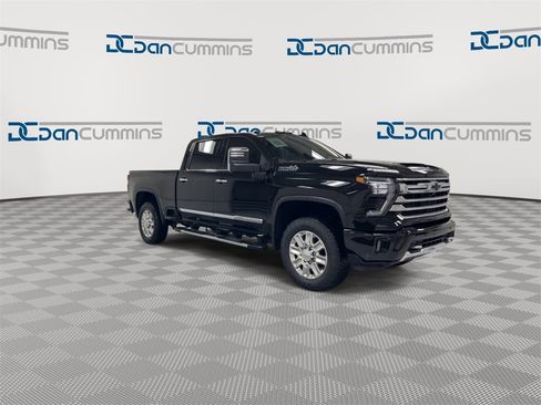 Used 2025 Chevrolet Silverado 2500 High Country w/ Technology Package image 2