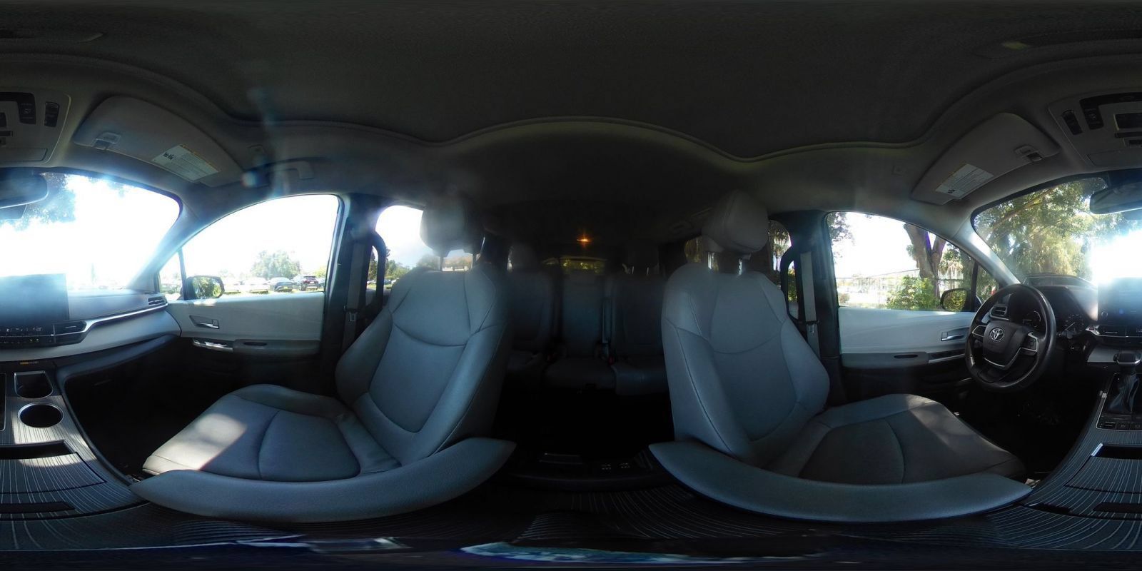 Used 2025 Toyota Sienna XLE FWD image 45