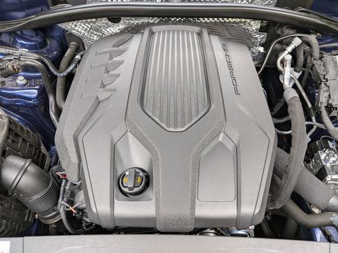 Certified 2025 Porsche Macan Turbo AWD/4WD image 35