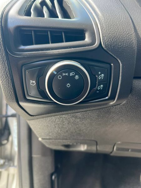 Used 2016 Ford Focus SE FWD image 23