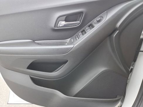 Certified 2022 Chevrolet Trax LT w/ LT Convenience Package image 28