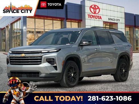 Used 2024 Chevrolet Traverse LT AWD/4WD image 1