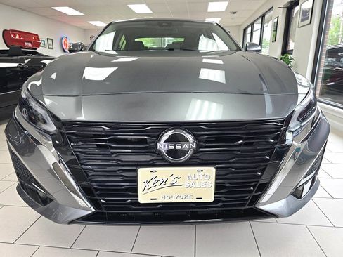 Used 2023 Nissan Altima 2.5 SV w/ SV Premium Package FWD image 7