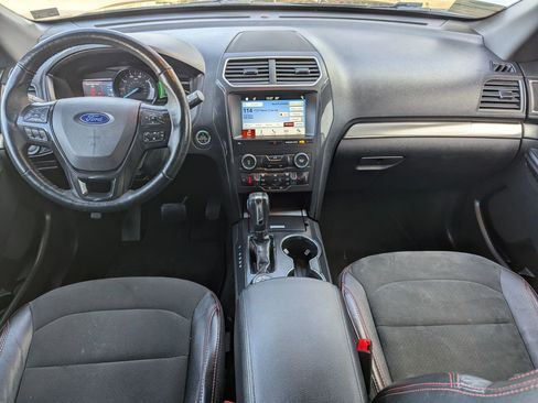 Used 2018 Ford Explorer XLT w/ Equipment Group 202A image 10