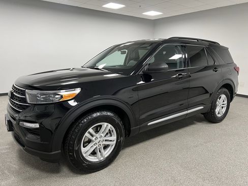 Used 2024 Ford Explorer XLT w/ Equipment Group 202A image 6