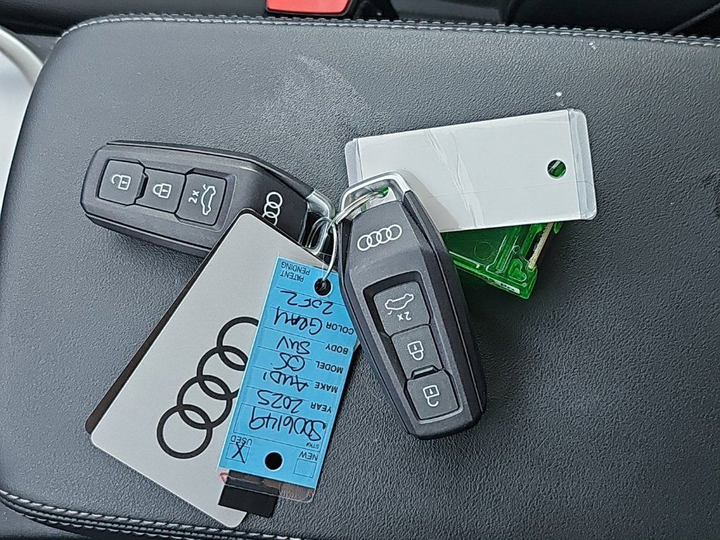 Certified 2025 Audi Q5 Premium Plus w/ Premium Plus AWD/4WD image 5