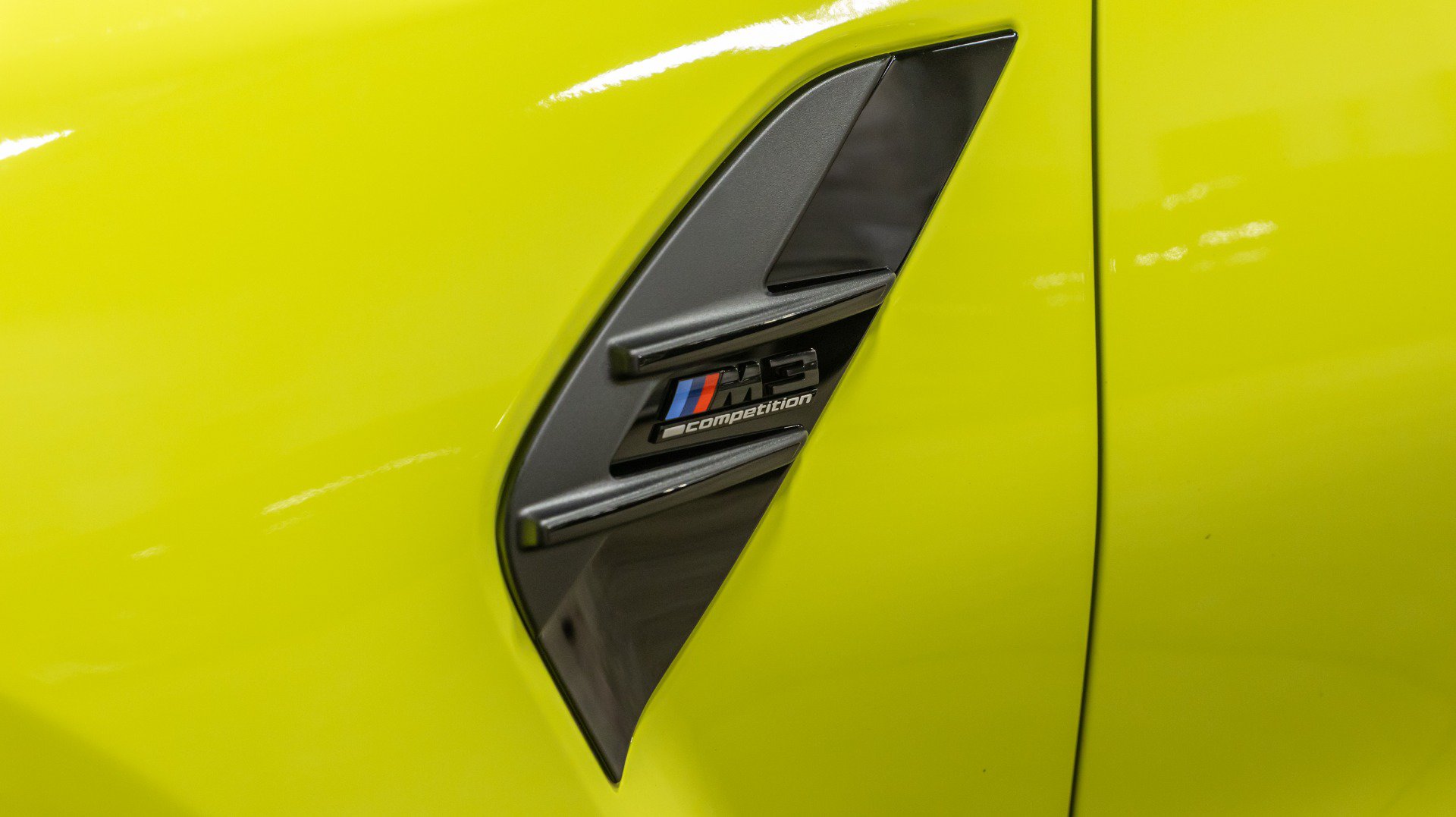 Used 2023 BMW M3 Competition w/ M Carbon Exterior Package AWD/4WD image 15