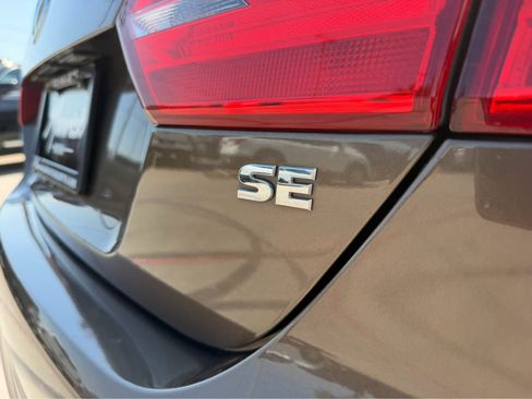 Used 2014 Volkswagen Jetta SE FWD image 12