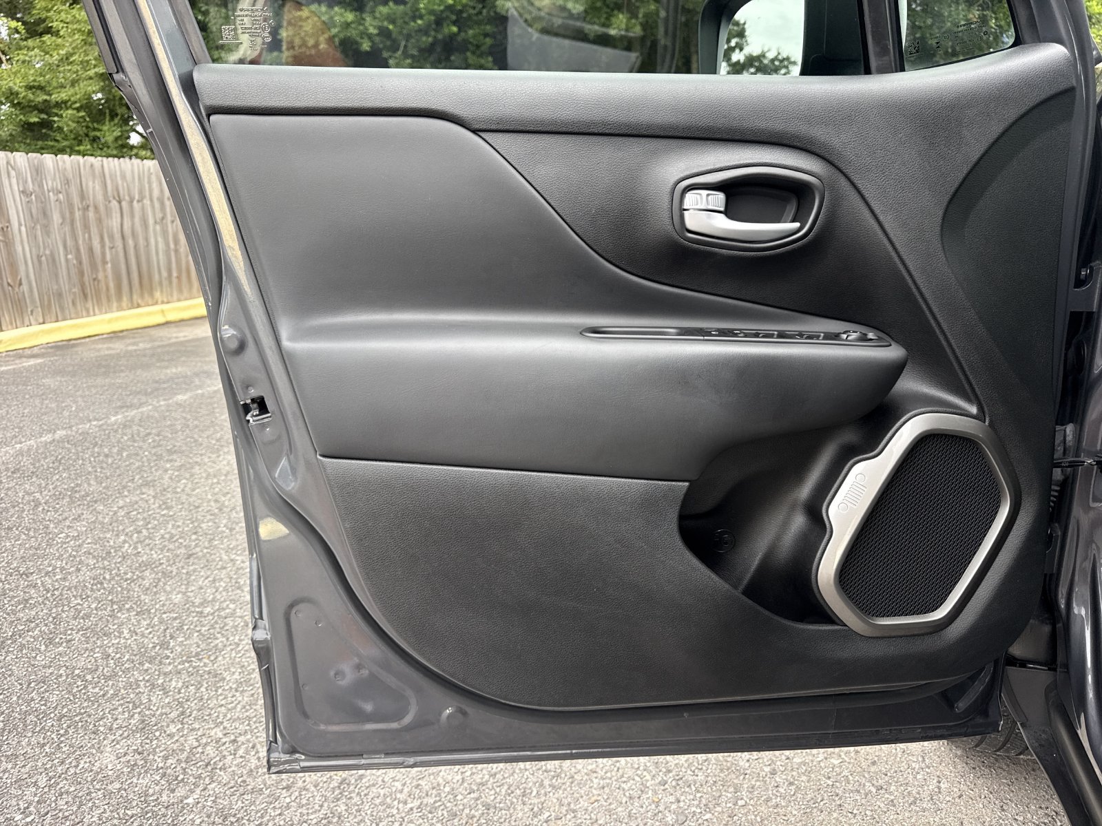 Used 2023 Jeep Renegade Latitude AWD/4WD image 13