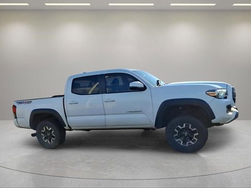 Used 2019 Toyota Tacoma TRD Off-Road w/ Technology Package image 2