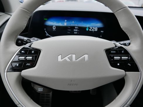 Certified 2023 Kia Niro Wave w/ Wave Preserve Package FWD image 25