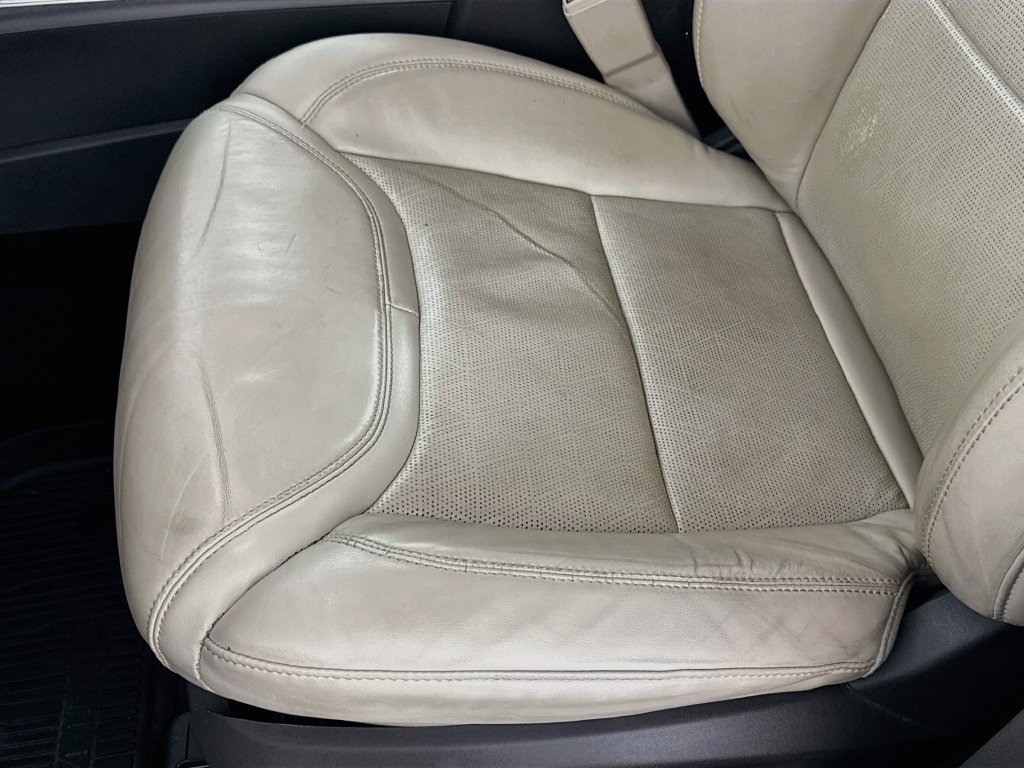 Used 2020 Ford Explorer Platinum w/ Premium Technology Package AWD/4WD image 18