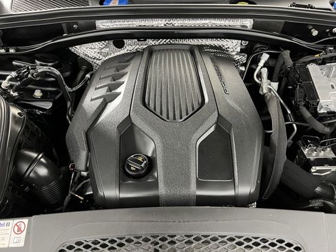 Used 2024 Porsche Macan w/ Premium Plus Package image 35