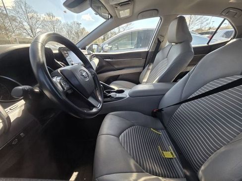 Used 2024 Toyota Camry SE image 12