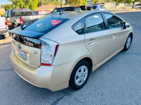 Used 2010 Toyota Prius FWD image 3