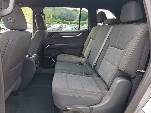 Used 2025 GMC Acadia Elevation AWD/4WD image 17