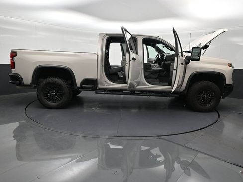 Used 2026 Chevrolet Silverado 2500 ZR2 AWD/4WD image 33