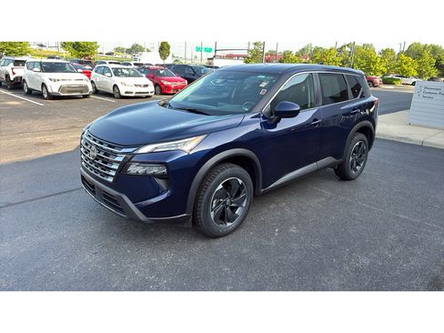Used 2025 Nissan Rogue SV AWD/4WD image 2