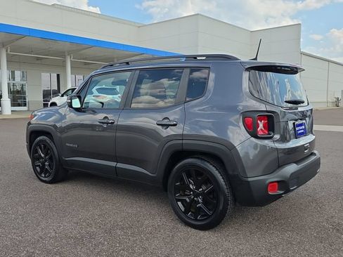 Used 2018 Jeep Renegade Altitude FWD image 5