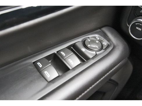 Used 2025 Chevrolet Suburban LT AWD/4WD image 22