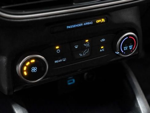 Used 2021 Ford Escape SE image 35