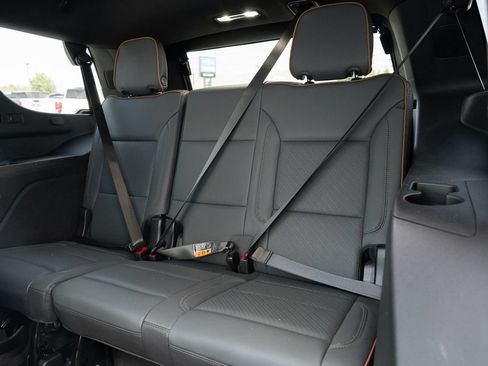 Used 2025 GMC Yukon AT4 AWD/4WD image 44
