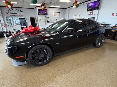 Used 2022 Dodge Challenger R/T w/ Plus Package image 5