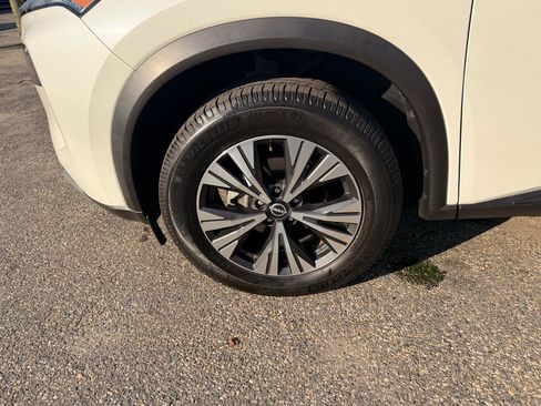 Used 2022 Nissan Rogue SV w/ SV Premium Package image 11